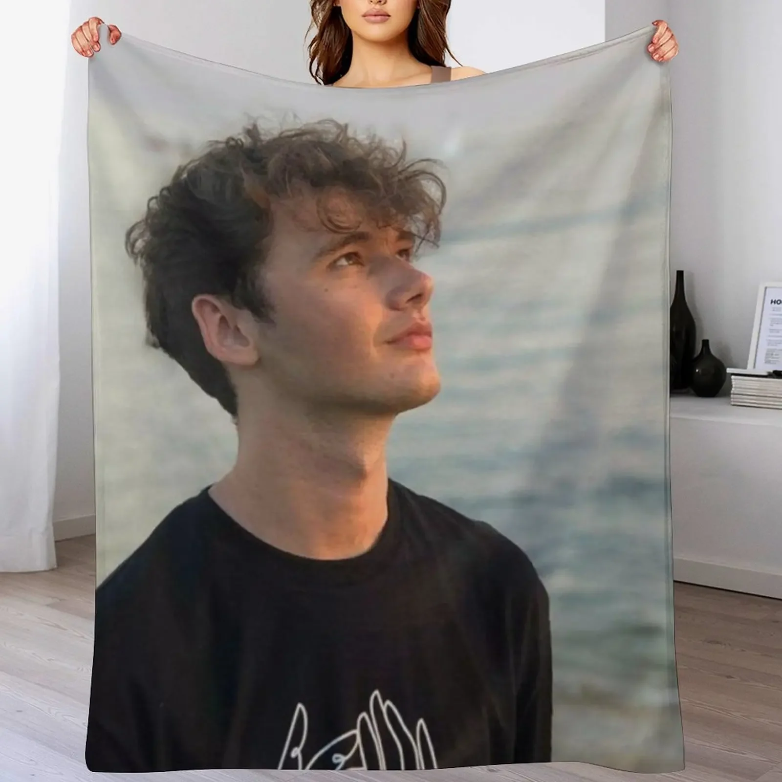 

Wilbur Soot Throw Blanket Soft Warm Blanket Gift for Men Women Adults