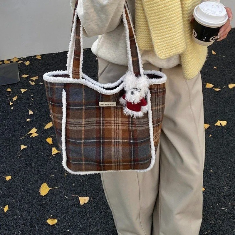 

High-End Ladies Elegant Leather Shoulder Bag Paris Fashionable Popular Women's Casual Simple Vintage Crossbody Bag