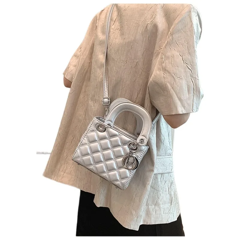 

Женская сумка премиум-класса, новинка лета 2024, модная сотни сумки через плечо на одно плечо, ручная пригородная сумка с ромбовидной решеткой