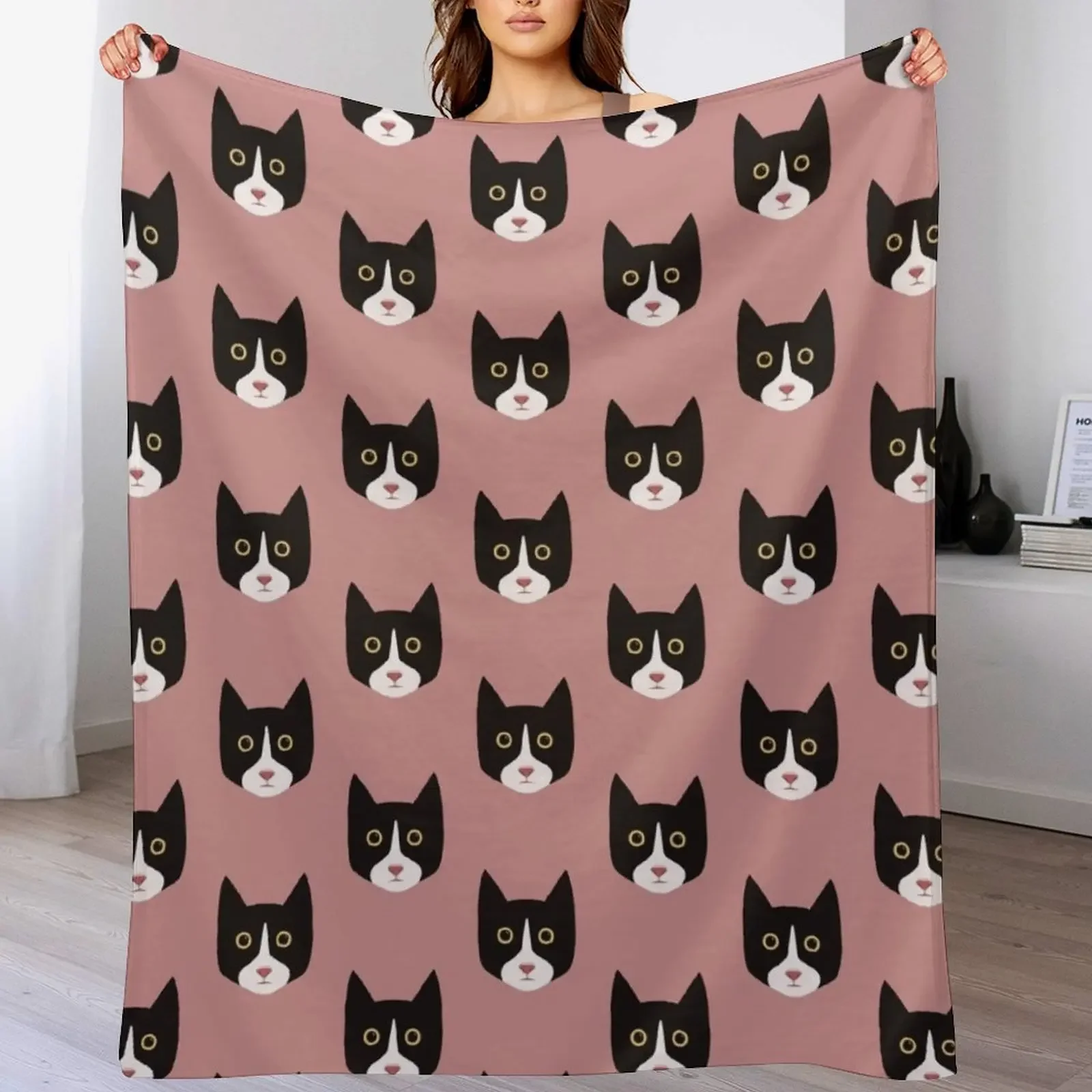 

Black And White Tuxedo Cat Face Throw Blanket Flannels Stuffeds Thermal Luxury Designer Blankets