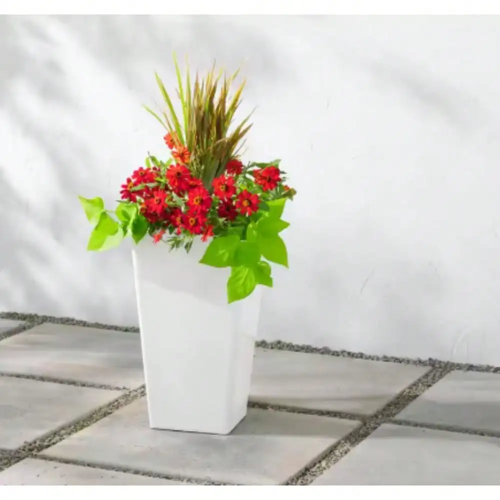 

Plant Pots, Medium Plastic Square Planter, Perfect for your patio, porch or garden, Made to be lightweight and easy to move