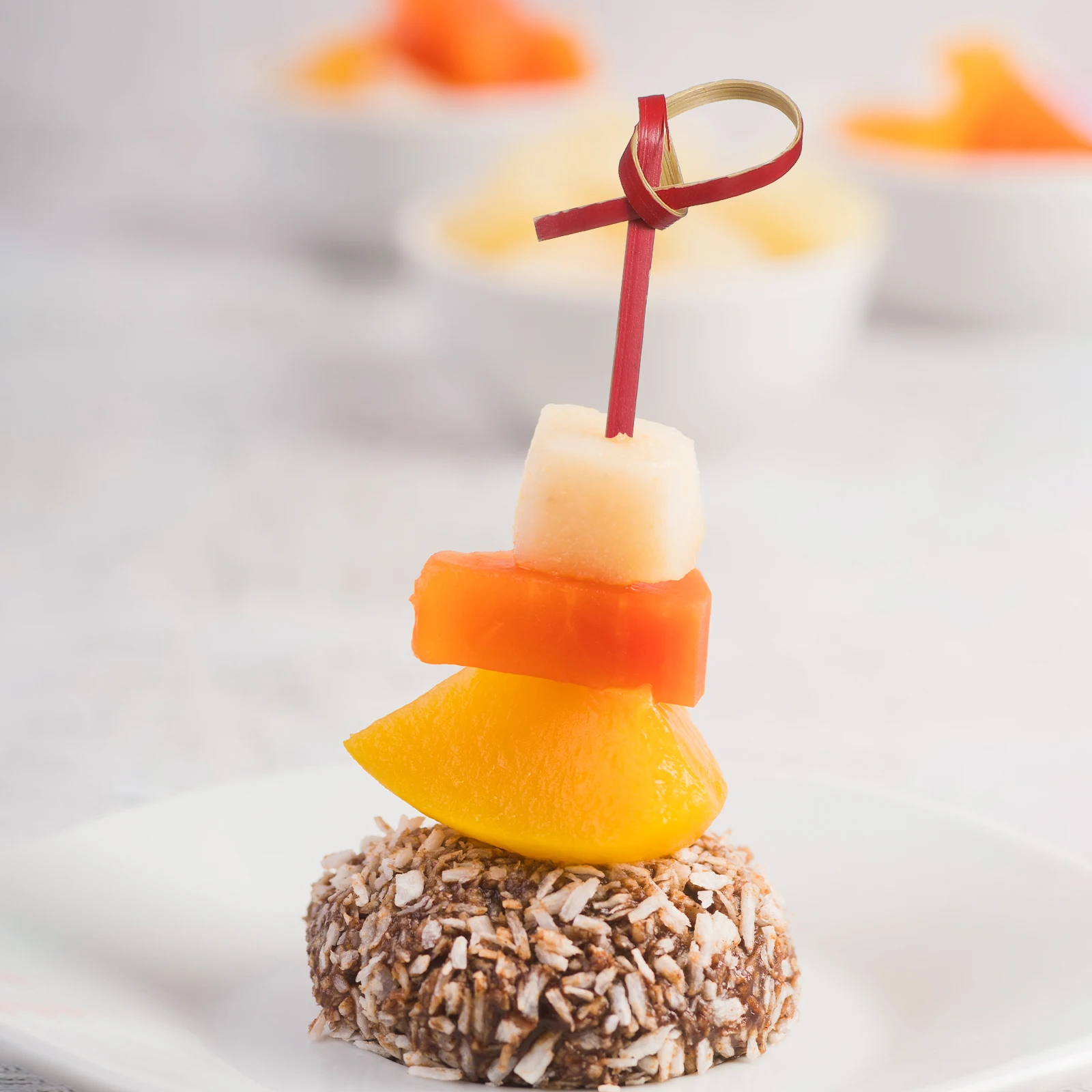 

100 шт. бамбуковые палочки для украшения кексов, многофункциональные фруктовые зубочистки, принадлежности для пасхальной вечеринки, бамбуковые палочки с узлом