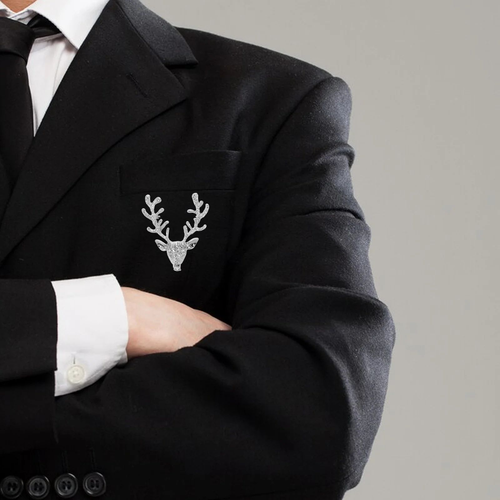 

4pcs Metal Brooch Pins Elk Head Fashion Jewelry For Women Lapel Pin Suit Scarf Buckle Birthday Christmas Gift Accessory