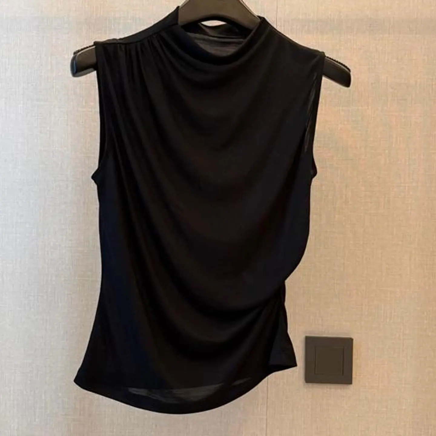 Slim Fit Half High Collar Pleated Vest Women's Fashion Casual Style Waist Cinching Sleeveless Top Age Reducing Outerwear