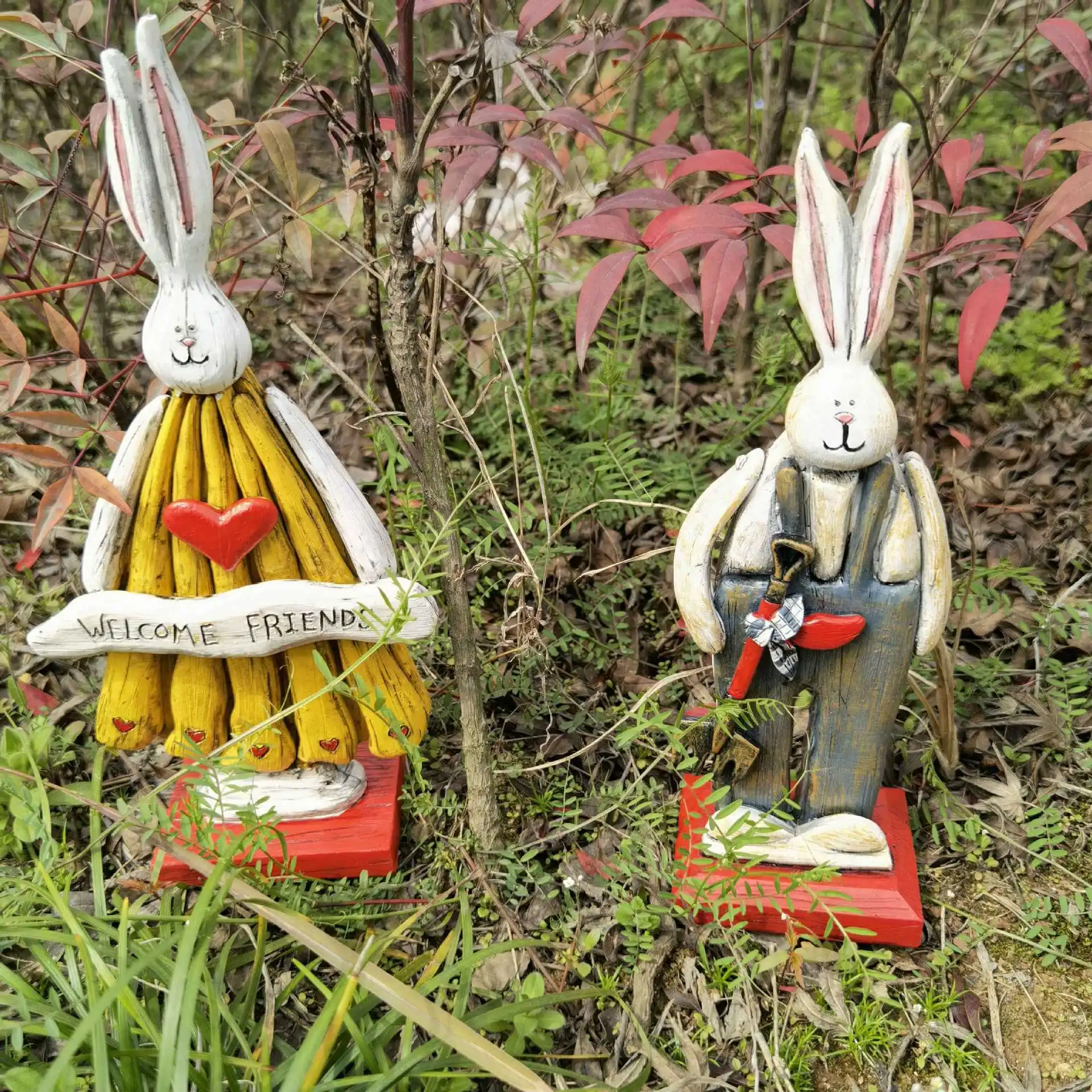 

The new Easter retro style resin is used to decorate the courtyard ornaments of the old male and female rabbit gardens.