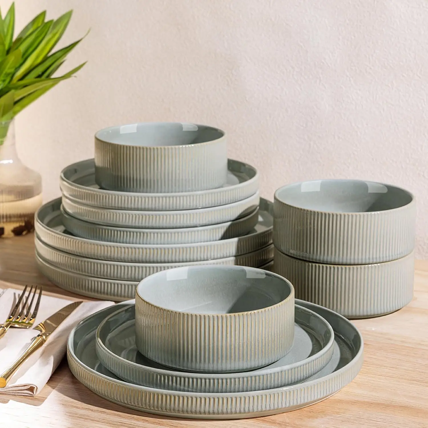 

12-Piece Ceramic Dinnerware Set for 4, Lightweight Plates & Bowls, Oven Microwave Dishwasher Safe