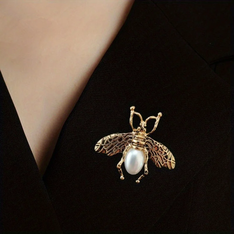 Women Men Vintage Retro Bee Brooch Pin Fashion Elegant Classic Middle Design Unisex Clothing Coat Bages