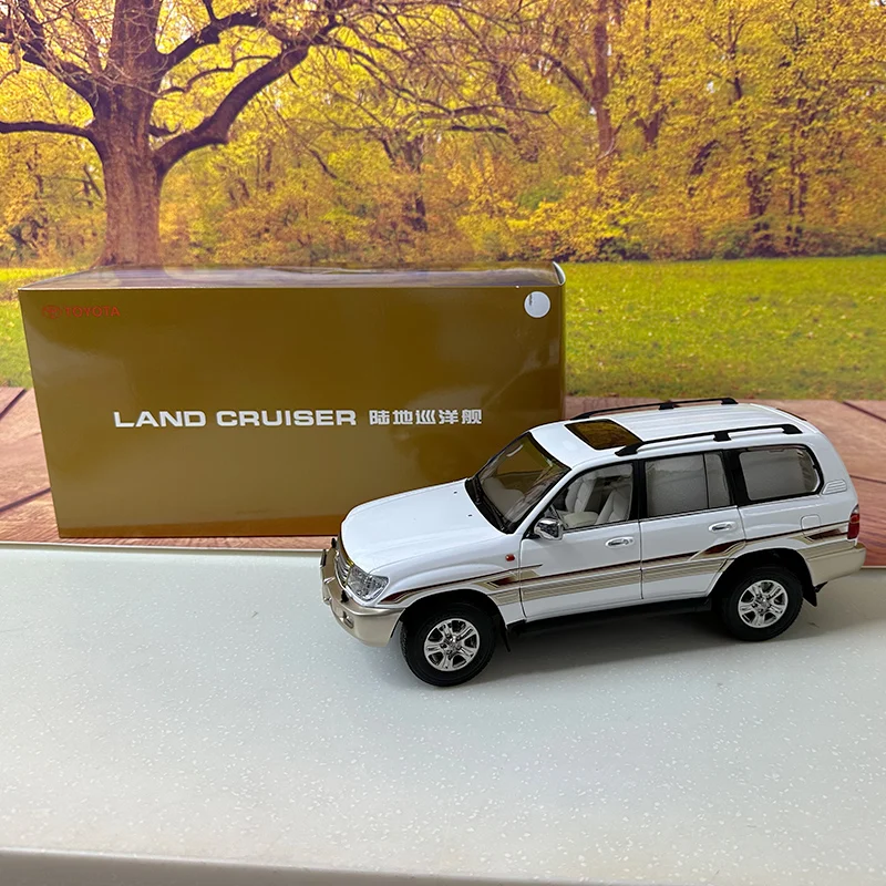 1:18 for Toyota LC100 Land Cruiser off-road vehicle model Car model to send to friends