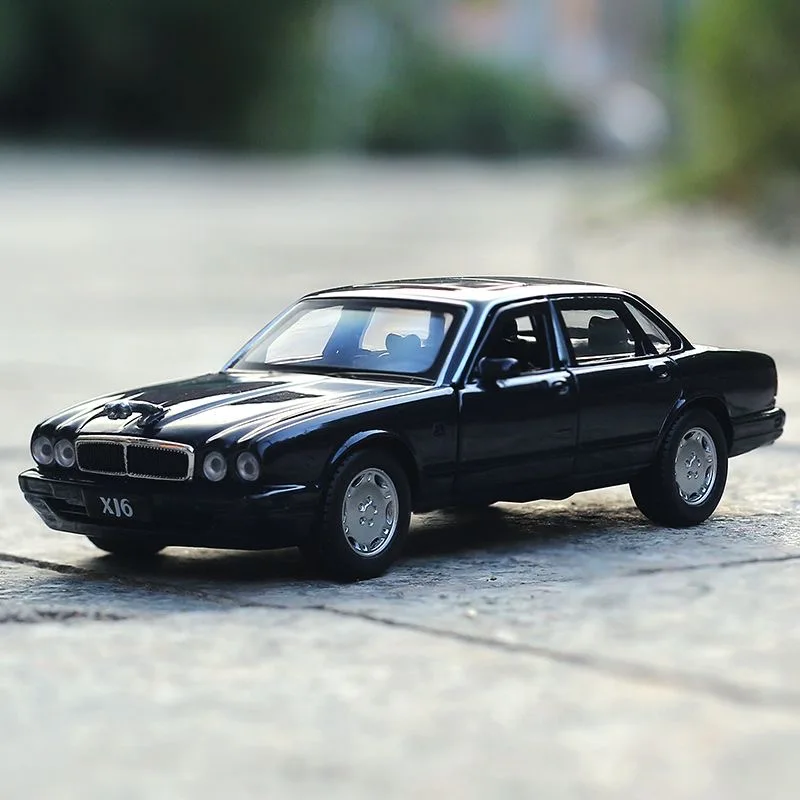 1:36 Jaguar XJ6 Sport Car Alloy Miniature Car Diecast Metal Scale Car Model Static Collection Children Birthday Toy Vehicle Gift