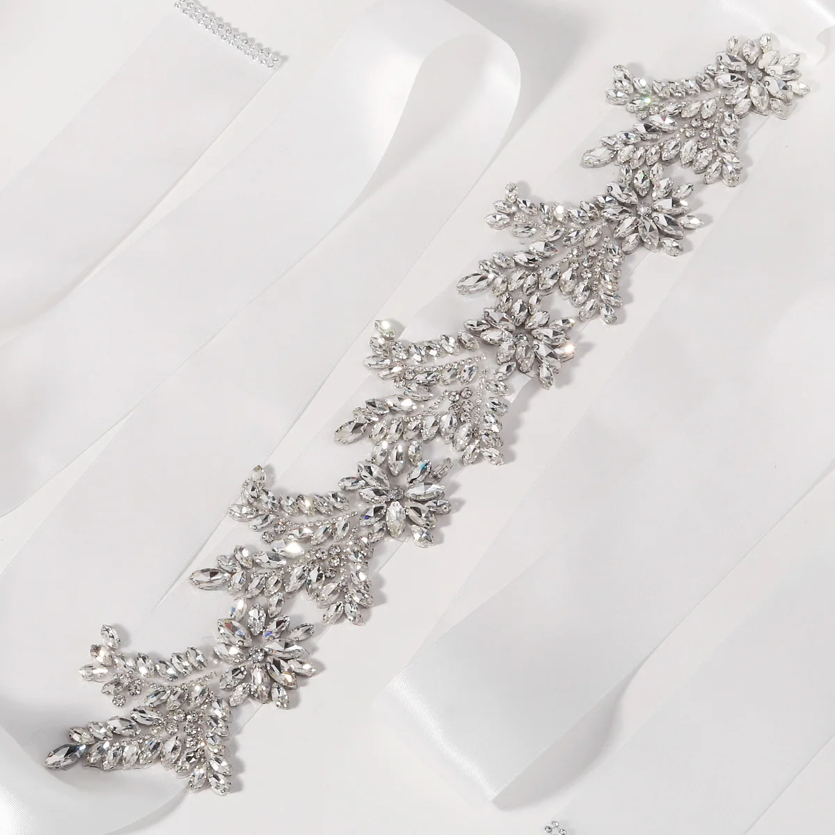 

Роскошный свадебный пояс с кристаллами 41,5 см, высококачественная хрустальная лента для невесты, серебряная цветочная аппликация для вечернего платья, выпускного или бального платья