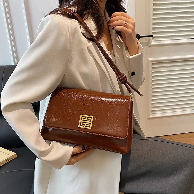 

Niche Tote Bag Spacious Shoulder Purse for Women Large Capacity Crossbody Tote Versatile Commuter Bag Minimalist Day Night Bag​