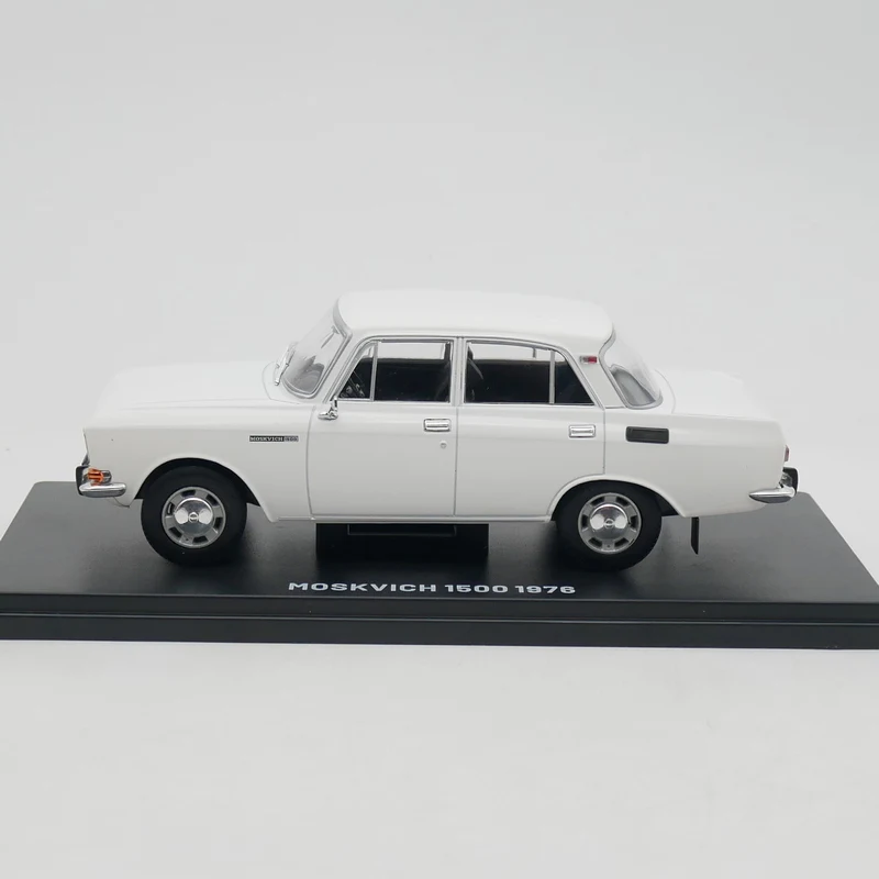 Diecast Ixo 1:24 Scale Moskvich 1500 1976 Soviet Alloy Car Model Collectible Toy Gift Souvenir Display Ornament