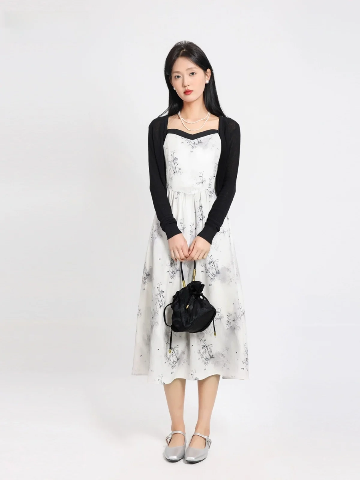 

Комплект Memory's Start Лето 2024: Женский кардиган с длинными рукавами и топ на бретельках, модный элегантный костюм-двойка