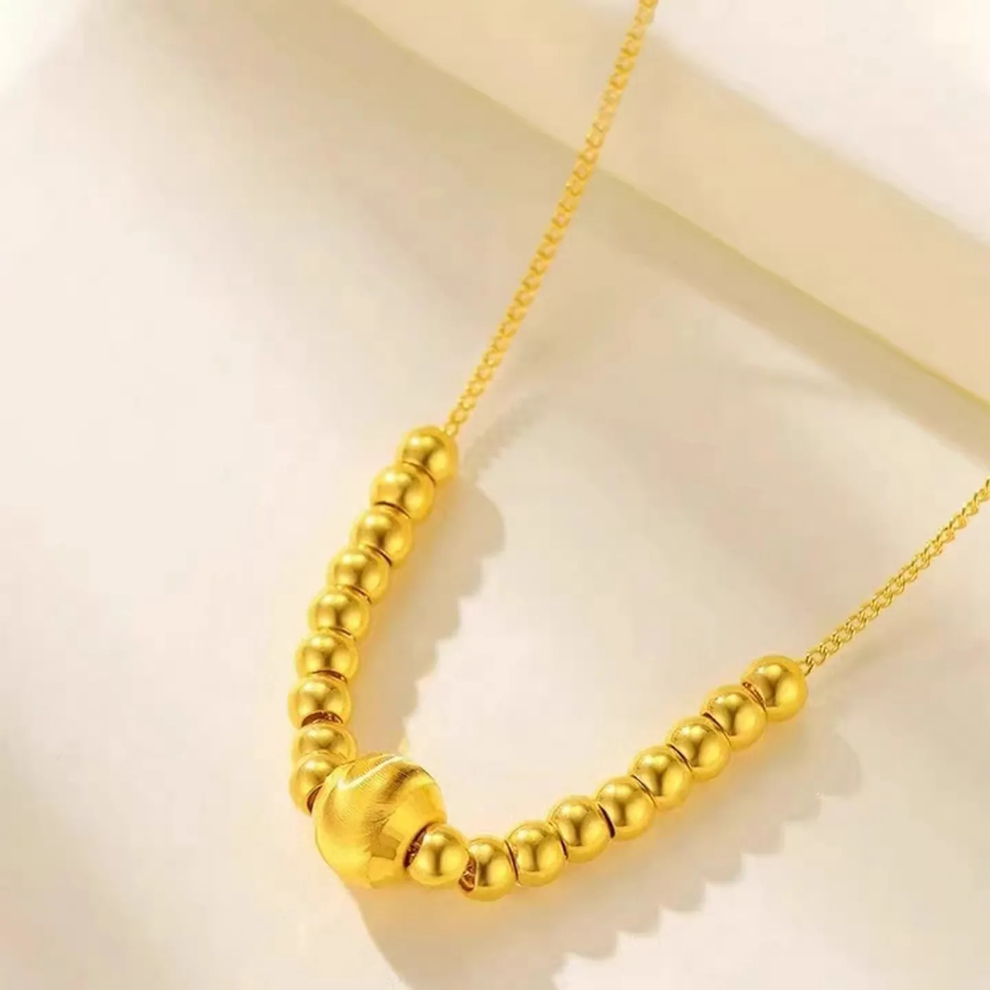 

Smooth-surface round bead luxury 24K cat's eye bead necklace for women, versatile, fashionable, light luxury necklace