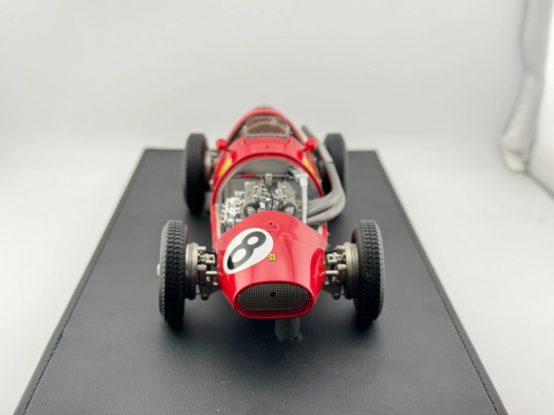 車のカバーには色の違いがあり、カバーはきつすぎません 1/18 スケール 8 レジンカーモデル