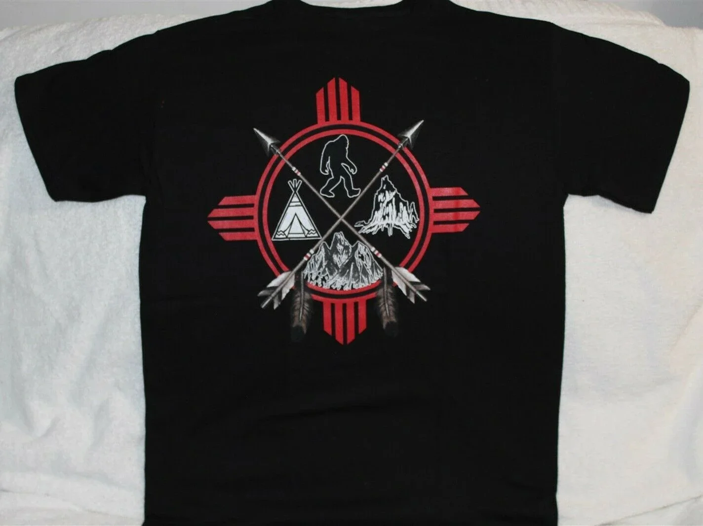 

BIGFOOT INDIAN TEEPEE ARROW FEATHER MOUNTAIN T-SHIRT Men's 100% Cotton Casual T-shirts Loose Top Size S-3XL