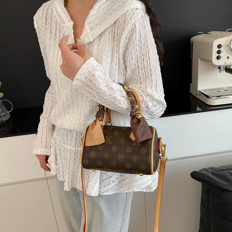 

Popular Classic Ladies Shoulder Bag Leather Handbag, Famous Designer Crossbody Messenger Bag Spacious And Stylish For Travel