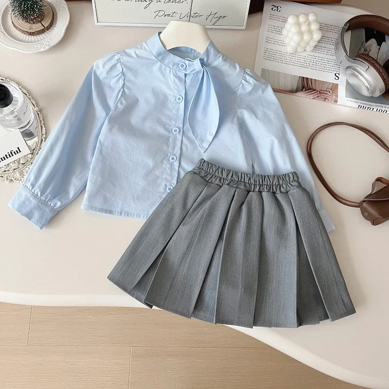

Модный комплект из трех предметов, детская одежда, костюм для девочек от 2 до 7 лет, новинка 2025 года, стильная рубашка в консервативном стиле для девочек + жилет + плиссированная юбка