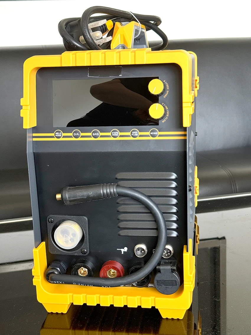 TLF SANYU Hochwertiges MCT-520 4-in-1-Multifunktions-MIG/TIG/MMA/CUT-Schweißgerät 110 V/220 V Doppelspannung mit 18 Monaten Garantie