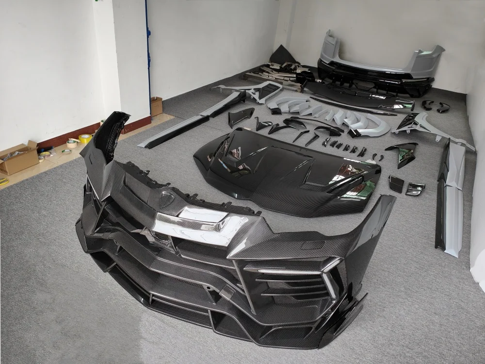 جديد لامبورغيني URUS M نمط الجيل الثالث طقم الجسم من ألياف الكربون الجافة مع المصد الأمامي الناشر الخلفي التنانير الجانبية واقي الطين