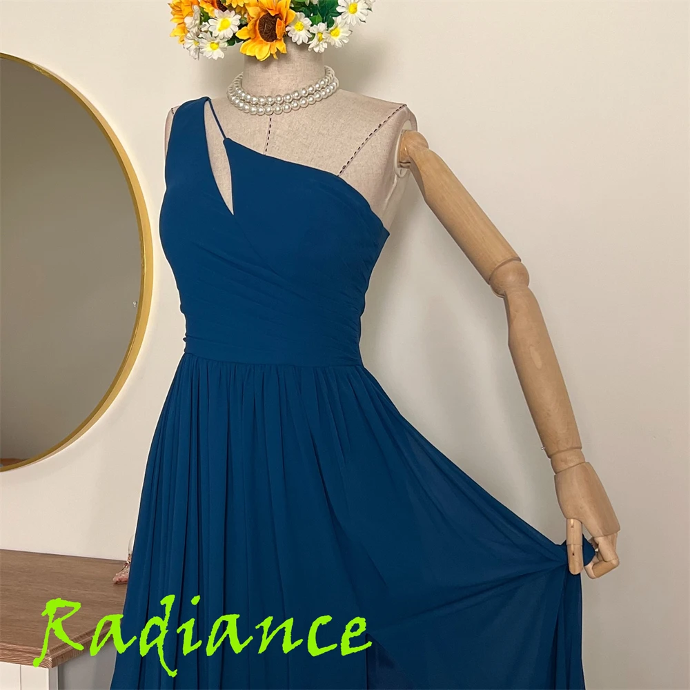 Aangepaste klassieke blauwe chiffon avondjurk Prachtige mouwloze homecoming-jurk met één schouder Luxe vestido de fiesta