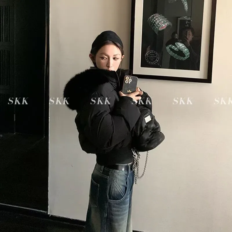 

Зимняя женская куртка в американском стиле с меховым воротником, капюшоном, поясом, укороченная, толстая, на пуху и хлопке, теплая, для повседневной носки