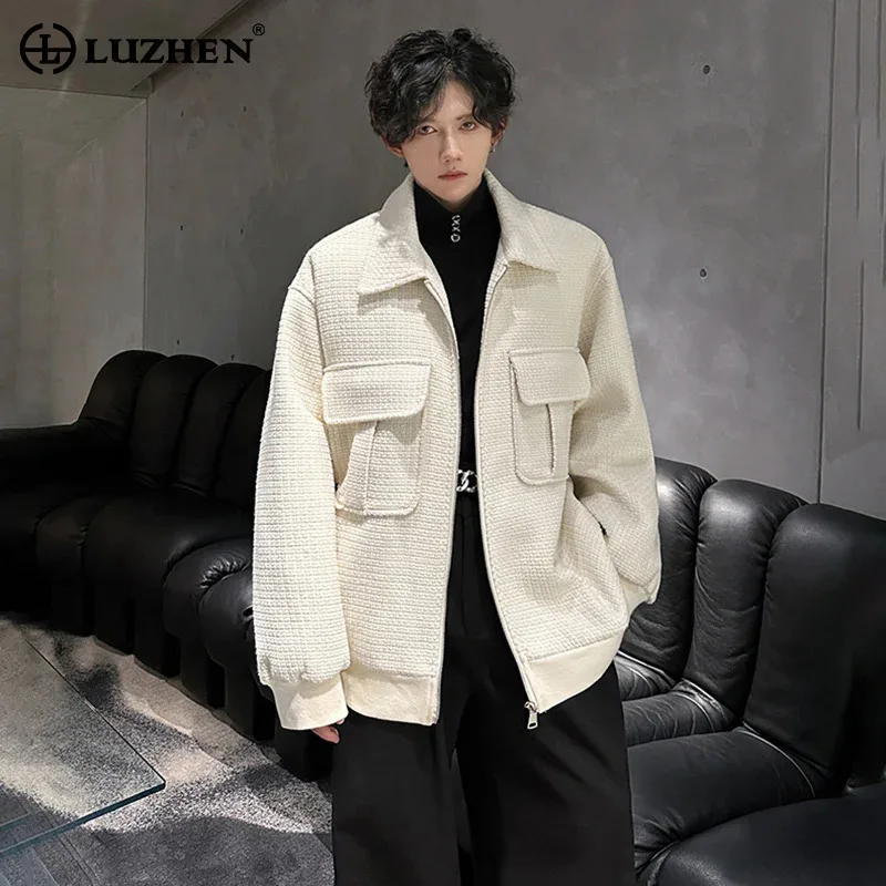 

LUZHEN 2025 новая высококачественная корейская модная клетчатая текстурированная повседневная куртка мужская с эластичной резинкой на талии и карманами украшает мужское пальто JY4966