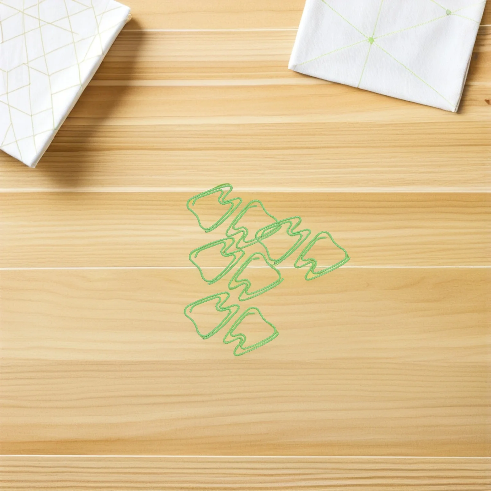 100Pcs Tooth Shaped Paper Clips Small Creative Clips Green for Document Sorting Office School Supplies Cute Decorative Paperclip