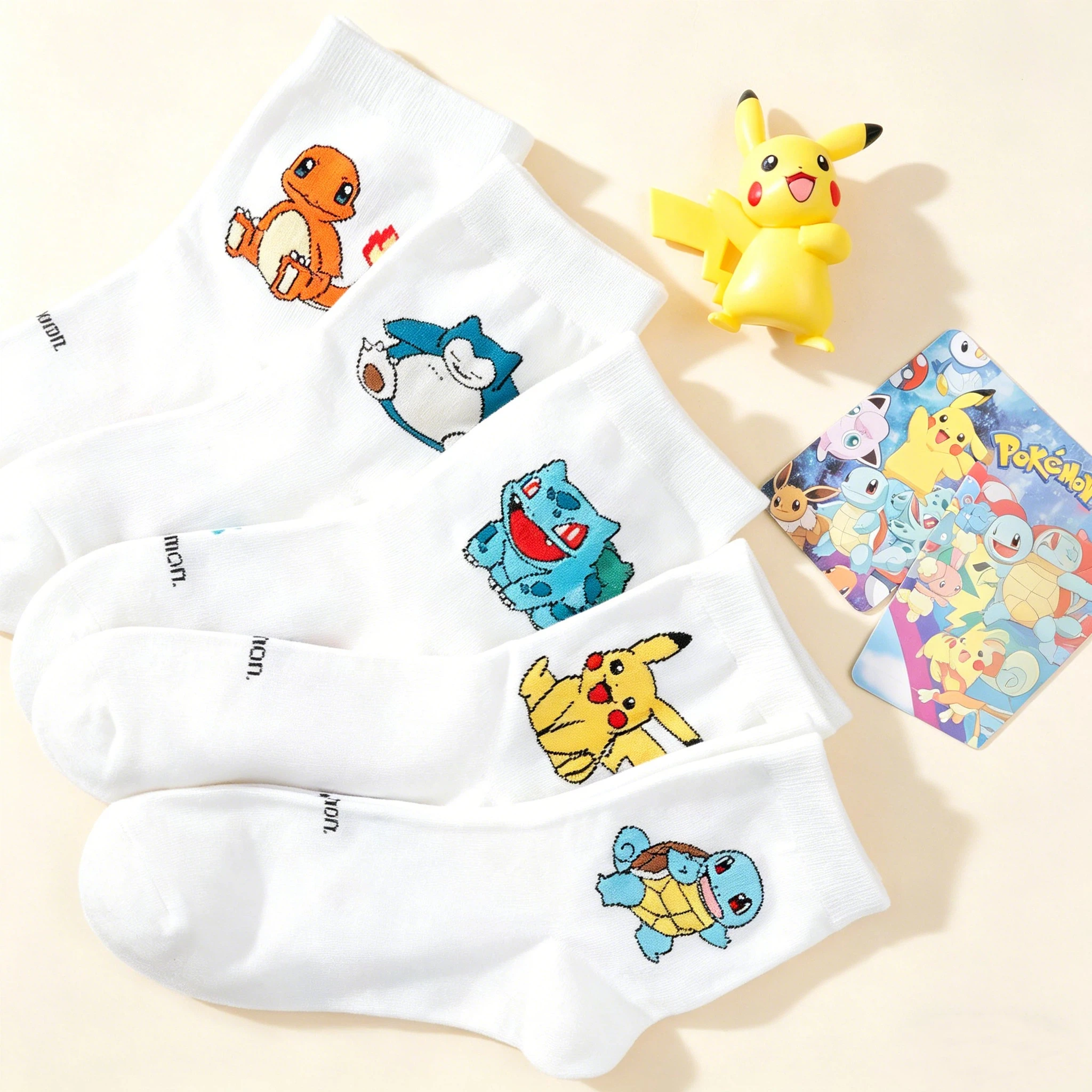 5 Paar neuartige Cartoon-Pokémon-Baumwoll-Graffiti-Damen-Mittellange Socken im College-Stil, personalisierte weiße Freizeitsocken für Studenten