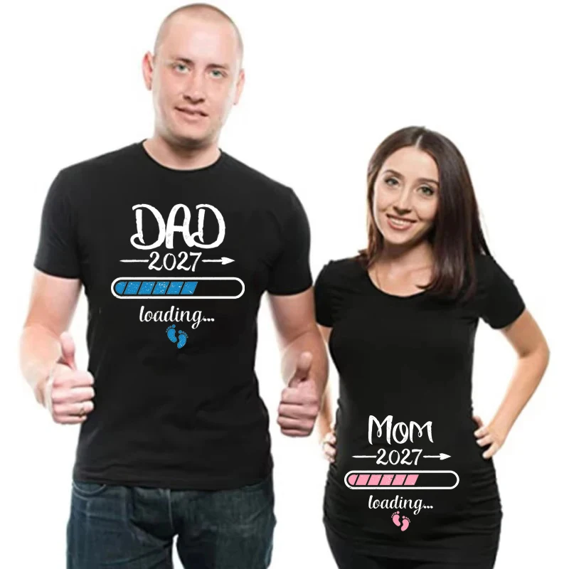 Nouveau T-shirt de maternité imprimé couple papa + maman + bébé 2027 – Vêtements d'annonce de grossesse pour couple enceinte