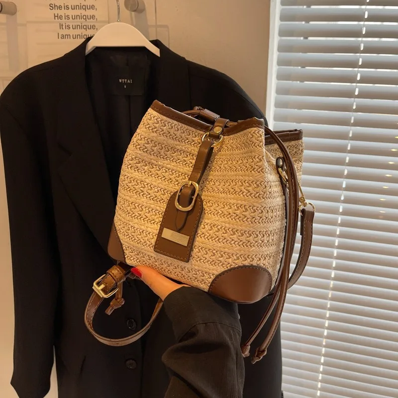 

2025 New Crossbody Bag Summer Retro Contrasting Versatile Small Bag Women's Beach Resort Leisure Straw Bucket Bag