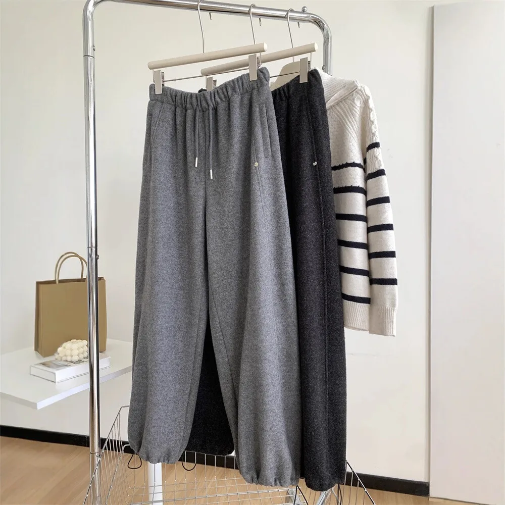 Calça de perna reta de veludo cinza escuro para mulheres forrado de lã quente jogger calças casuais em dois sentidos inverno