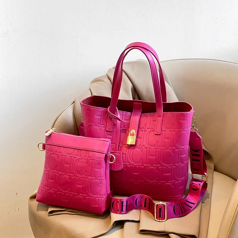 CH ​ 2025 Borsa tote in PU ritagliata da donna nuova con stampa di lettere Borsa a tracolla spaziosa con tracolla per pendolari invernali Chic Versatile ​