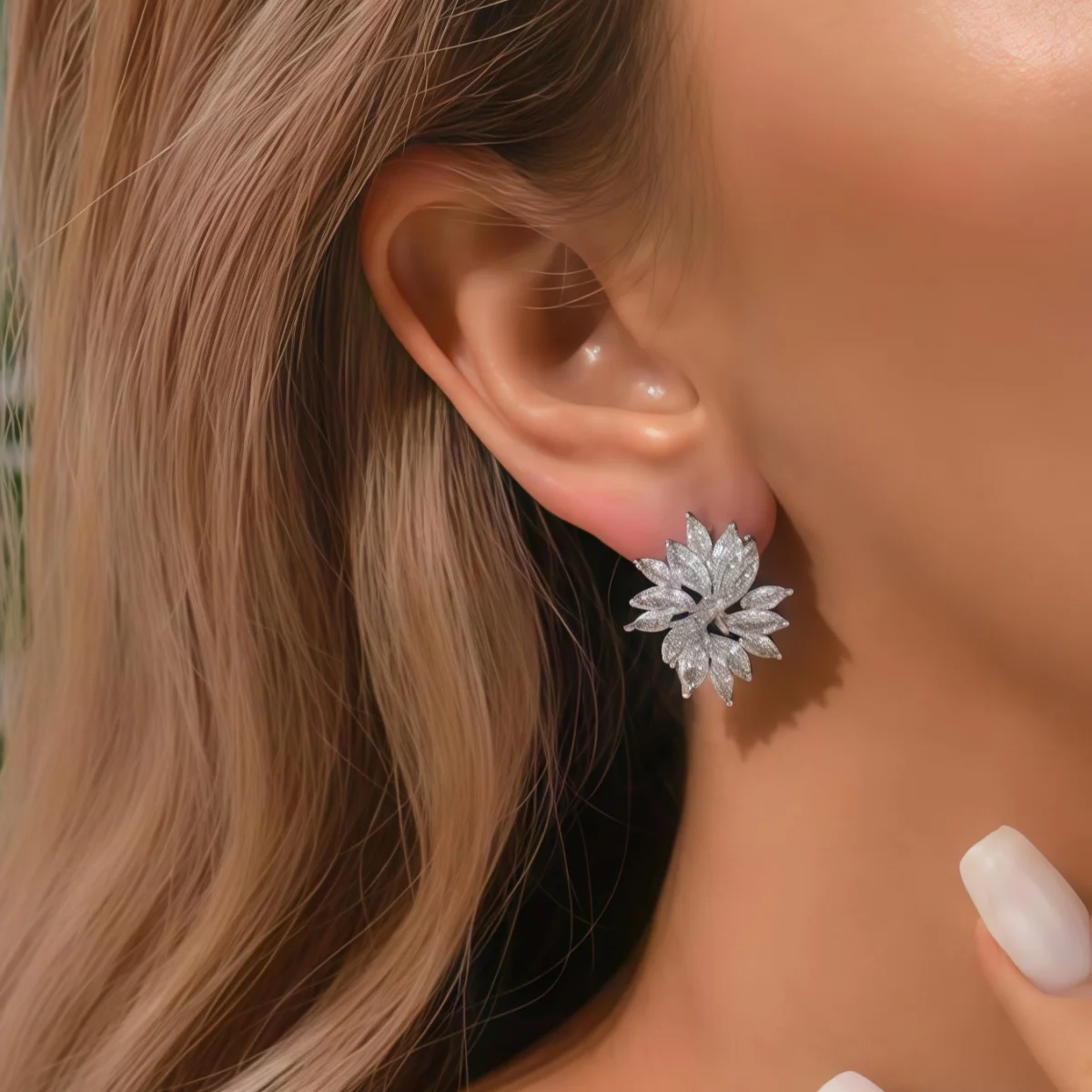 Modische Kreative Blumen-Ohrstecker Klassische Geometrische Zirkon-Ohrringe für Damen Party-Schmuck Geschenk