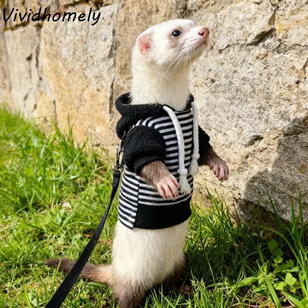 

Приятная для кожи эластичная толстовка с капюшоном для хорьков, уютная толстая флисовая толстовка в полоску для домашних животных, мягкая стильная теплая одежда на шнурке для домашних животных, зимняя одежда