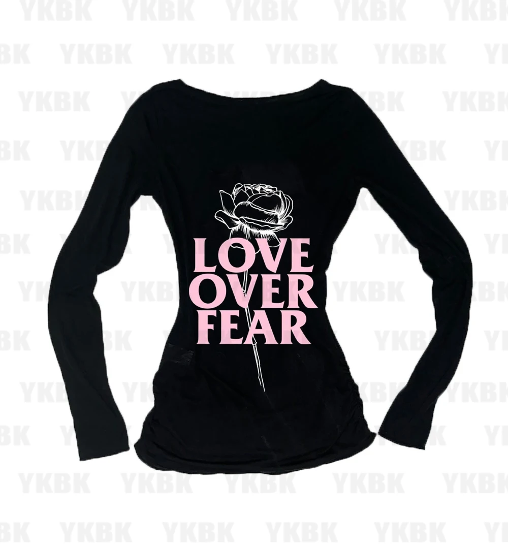 Love over fear T-shirt da donna Tipografia Divertente citato Slogan ispiratore
