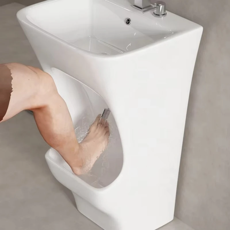Unabhängiges doppeltes zweischichtiges Wudu-Fußwaschbecken aus Keramik und Keramik. Wudu-Waschbecken, einschließlich Fußwaschen