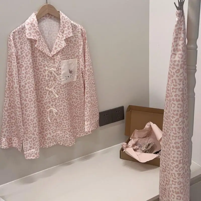 

Женский пижамный комплект Sanrio Hello Kitty, домашняя одежда с леопардовым принтом, домашняя одежда с длинными рукавами и мультяшным рисунком, одежда для сна и брюки на весну и осень