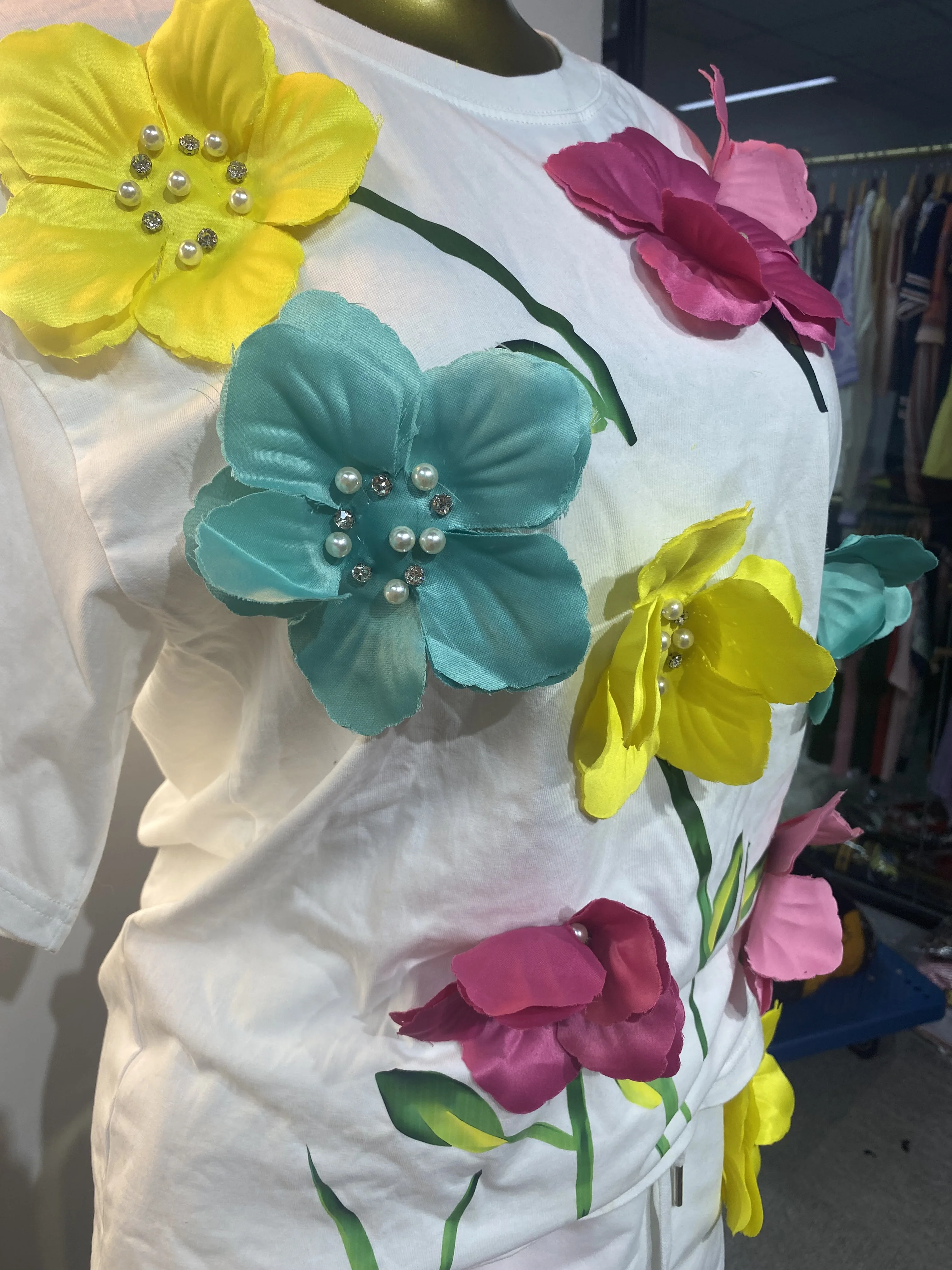 Modna, designerska krótka spódniczka, nowa kolekcja lato 2025, trójwymiarowe kwiaty, okrągły dekolt, wyszczuplająca sukienka - GZMM080