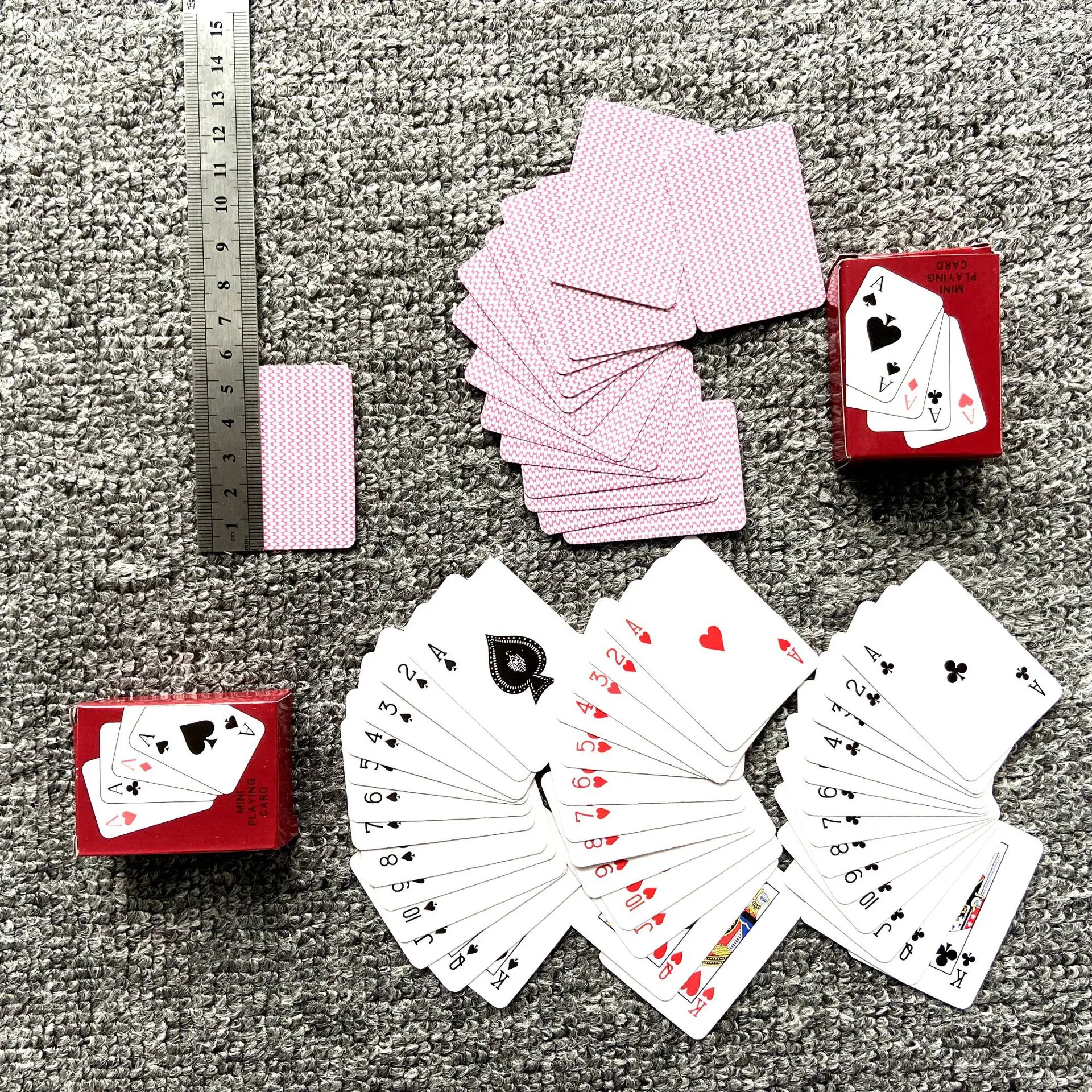 Neue Mini süße Poker karten-Spiel-kreatives Kinder geschenk-Outdoor-Kletter reise zubehör-5.3*3,8 cm