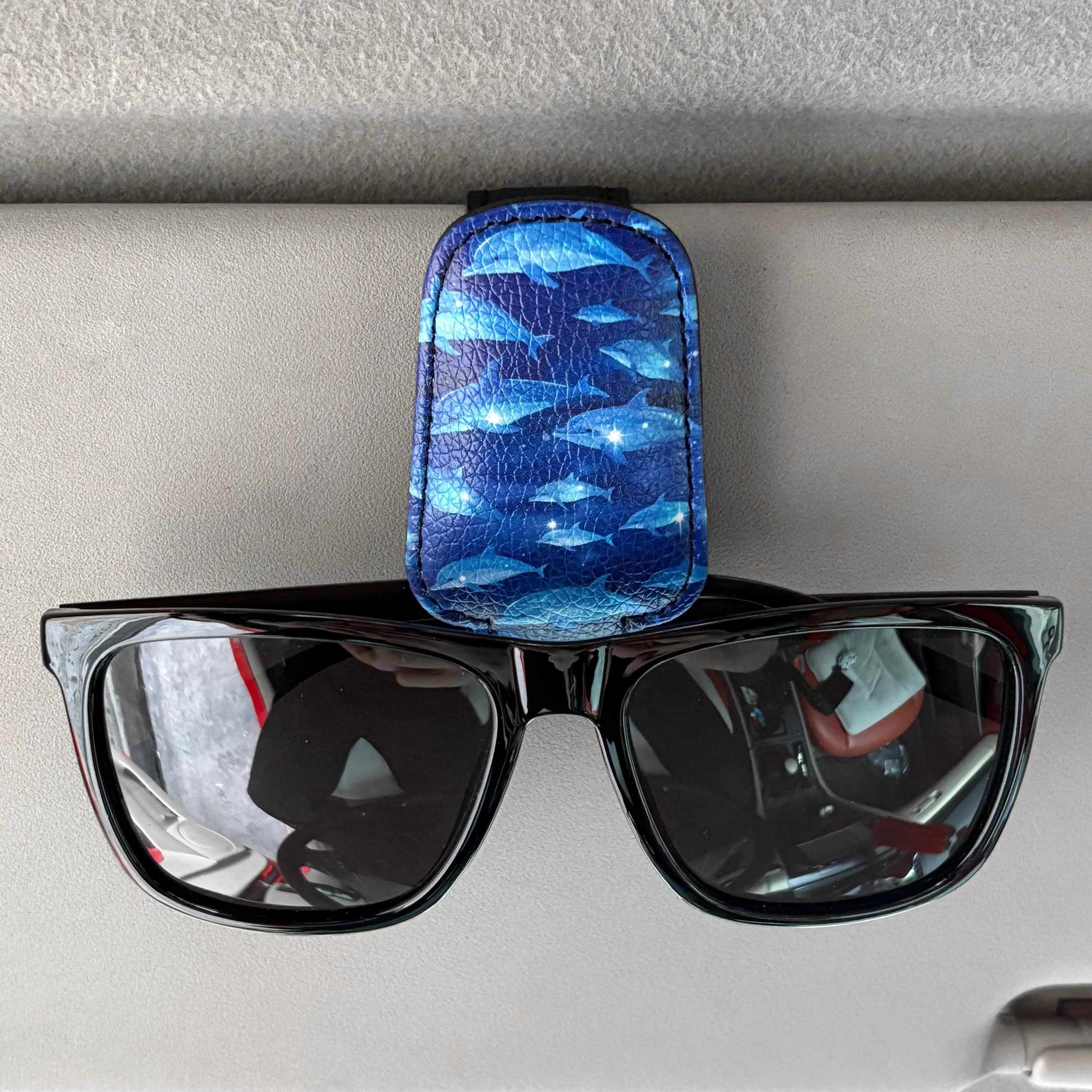 

Colorful Dolphin Car Sunglasses Holder for Car Sunshades Magnetic Sun Visor glasses Holder Ticket Clip interior Accessories