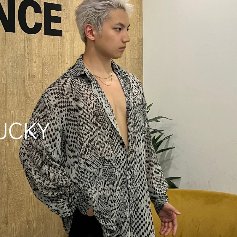 2025 nouveaux hauts de danse latine pour hommes à manches longues motif serpent en vrac chemises Chacha Rumba Tango adulte mâle Costumes latins DQS20635