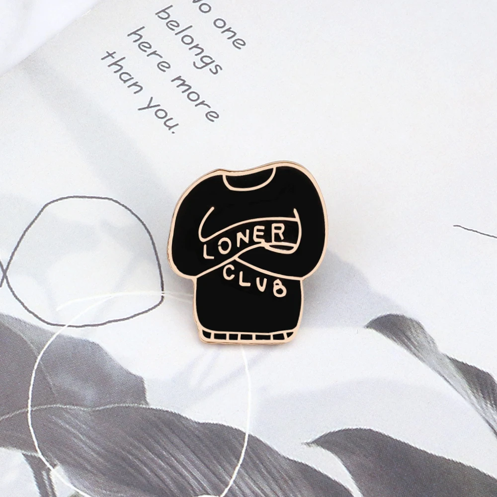 Goth Style Fashion Hands with Rose Flower Sword Enamel Pin Brooches for Women Moon Star Poker Coffin Brooch Clothes Badge Pins