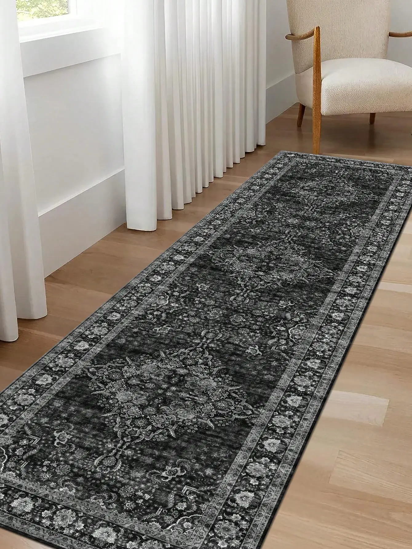 

Vintage-Inspired Black & Gray Floral Pattern Rectangular Rug, 100% Polyester, Machine Washable