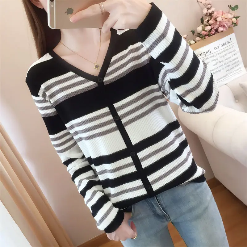 Womens Sweater Winter Warm Knitwear Bottoming Shirt Women Elegant Buttons Female V-neck Long Sleeve Korean Fashion V12