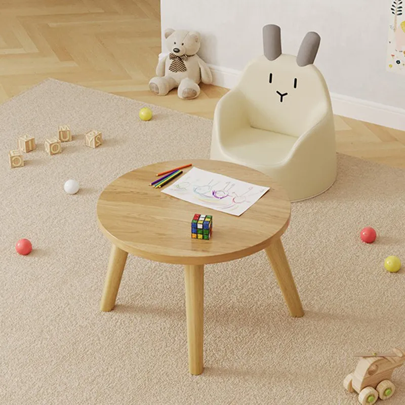 A solid wood low stool/round stool, suitable for the living room, bedroom and balcony.