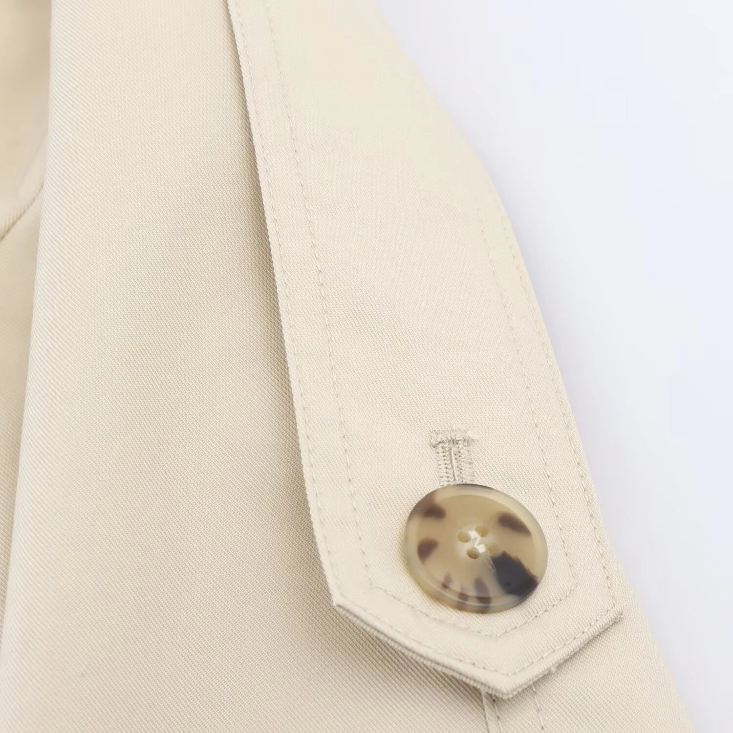 2025 automne nouveau produit femmes ample Double boutonnage court imperméable coupe-vent tarte surmonte Outcoat