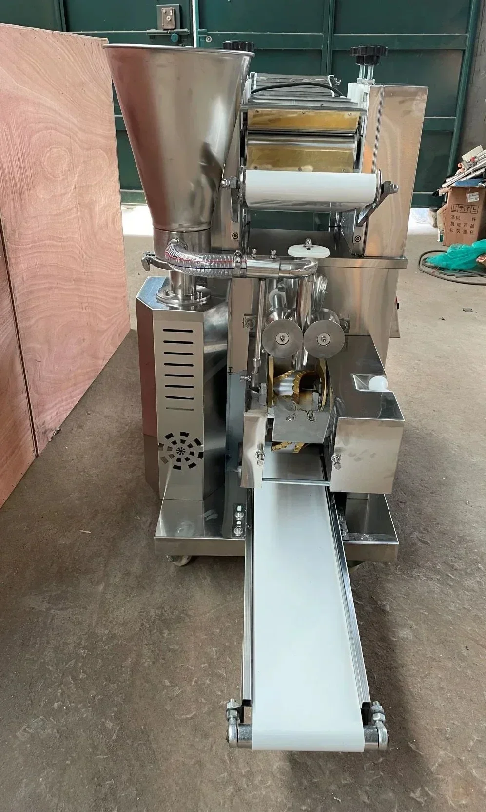 Automatic Large Samosa Machine/large Dumpling Machine with Half-moon Mold Other Shapes Can Be Customized