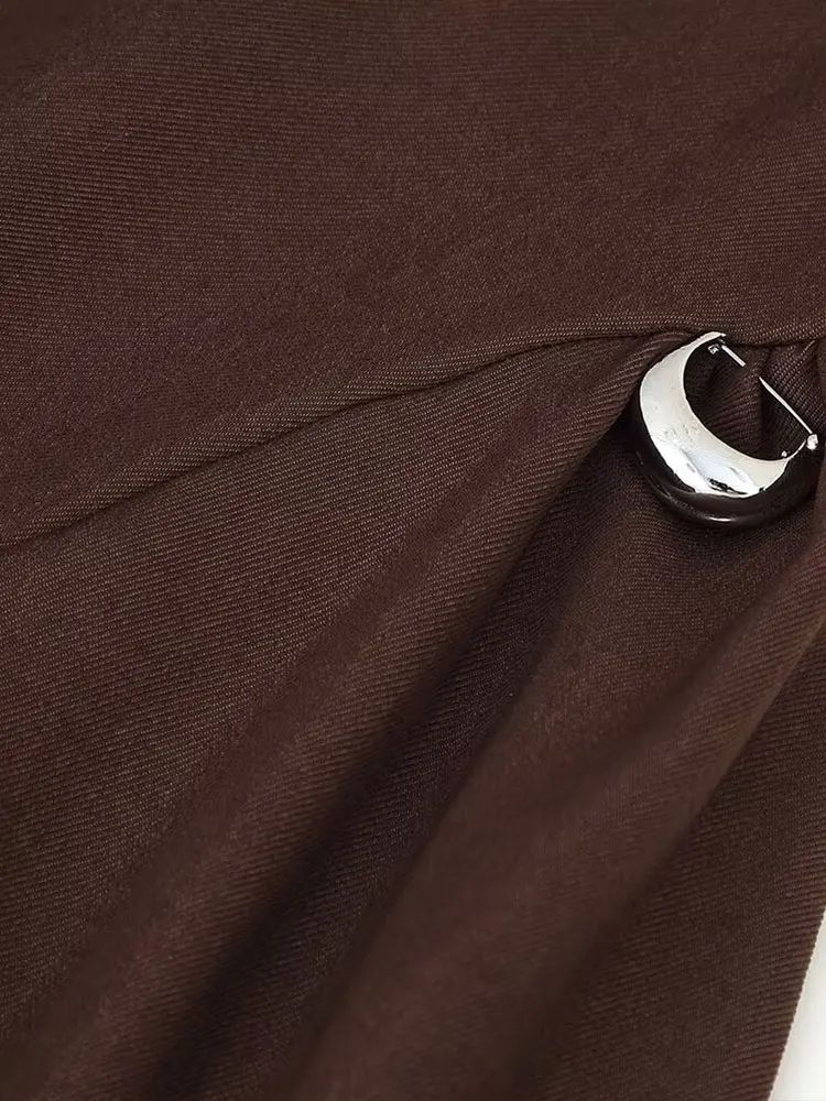 Sukienki damskie 2025 Metal Decoration Dress Nowe marszczone sukienki bez rękawów dla kobiet Jednolita sukienka z ukośnym kołnierzem Krótka elegancka sukienka na przyjęcie