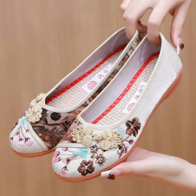 Retro Chinese Style Women Canvas Shoes Embroidery Traditional Anti Skid Slip on Loafers New Ladies Fashion Causal Footwears